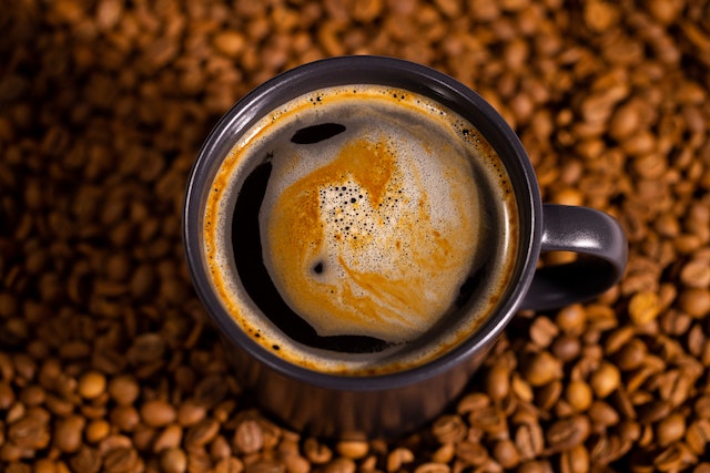 Wist jij dat oploskoffie voor het eerst werd geproduceerd in de negentiende eeuw?